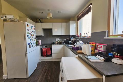 3 bedroom flat to rent, Deepak House, Garratt Lane, London, SW17
