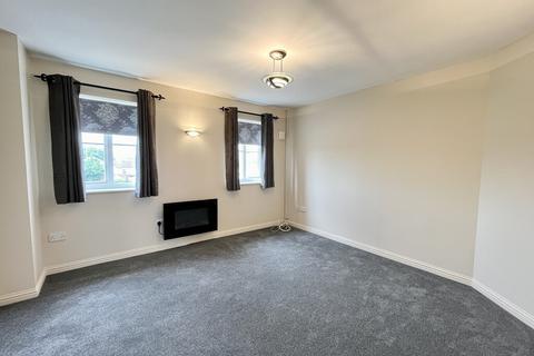 3 bedroom flat to rent, Amcotes Place, Chelmsford CM2