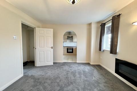 3 bedroom flat to rent, Amcotes Place, Chelmsford CM2