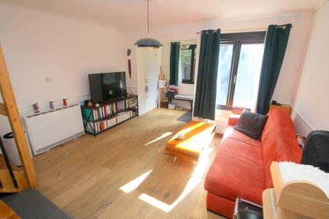 20 Aspen Close, Staines-upon-thames, TW18 4SW