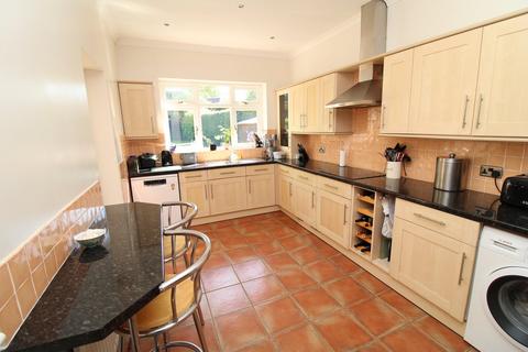 5 The Glade, West Wickham, BR4 9LH