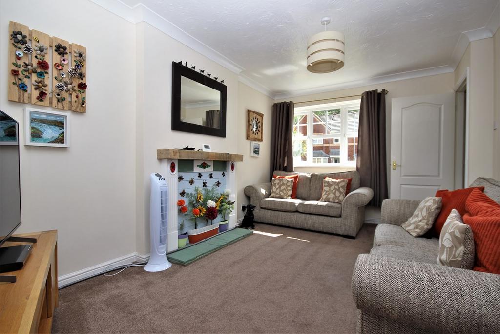 Keats Close, Widnes, WA8 3 bed semidetached house £230,000