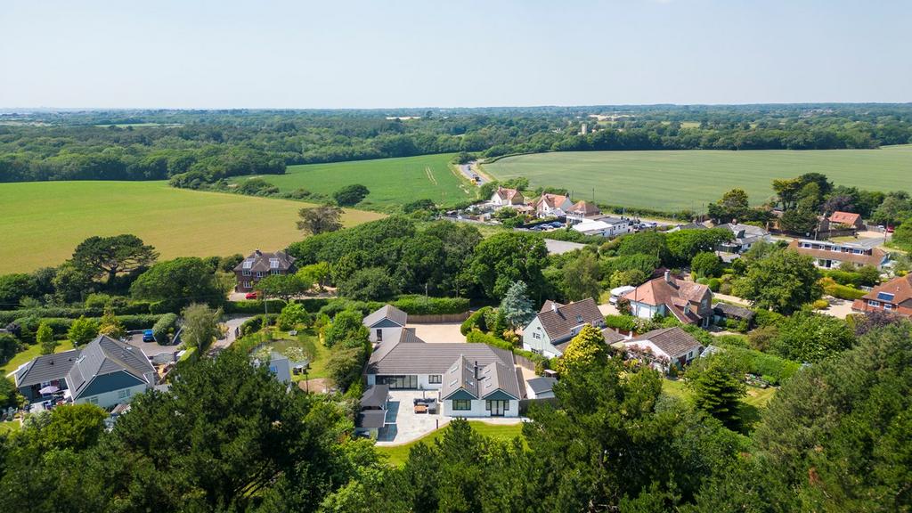 Downton Lane, Downton, Lymington, SO41 3 bed bungalow for sale £1,365,000