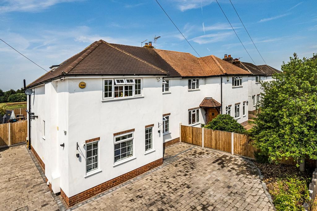 Lossie Drive, Iver SL0 4 bed semidetached house £825,000