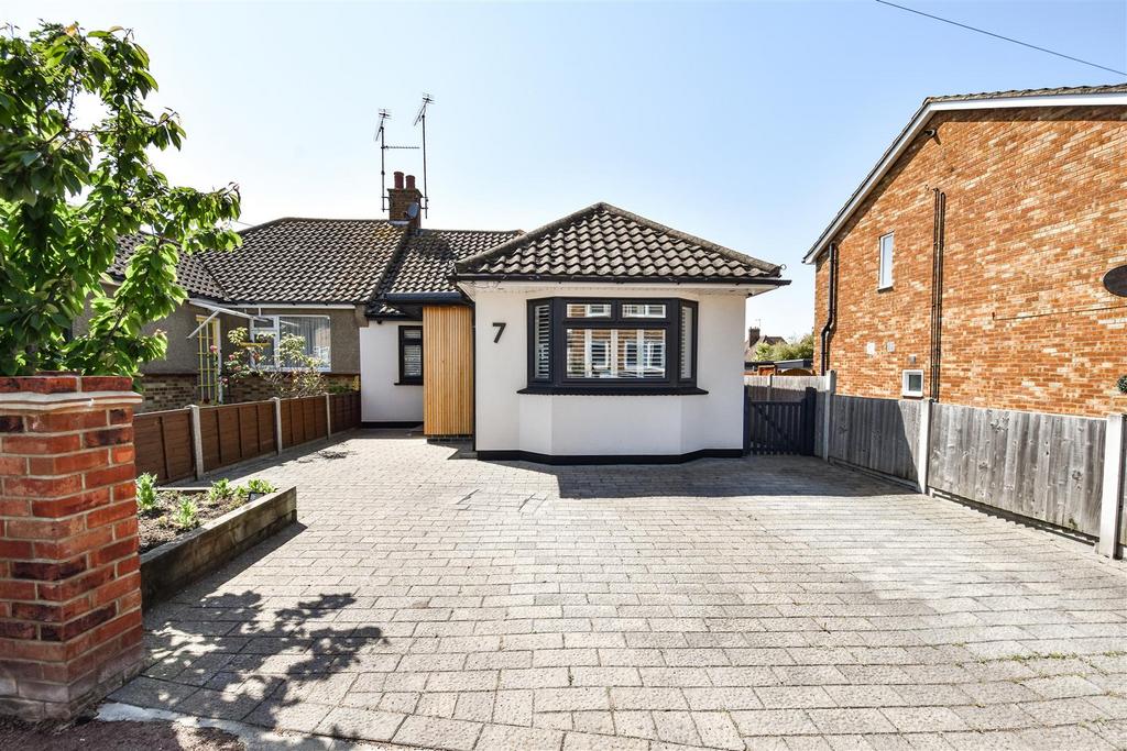 Merryfield Approach, LeighOnSea 3 bed semidetached house for sale