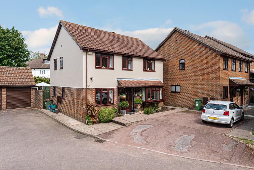 Oaklands Way, Wallington 4 bed detached house for sale £800,000