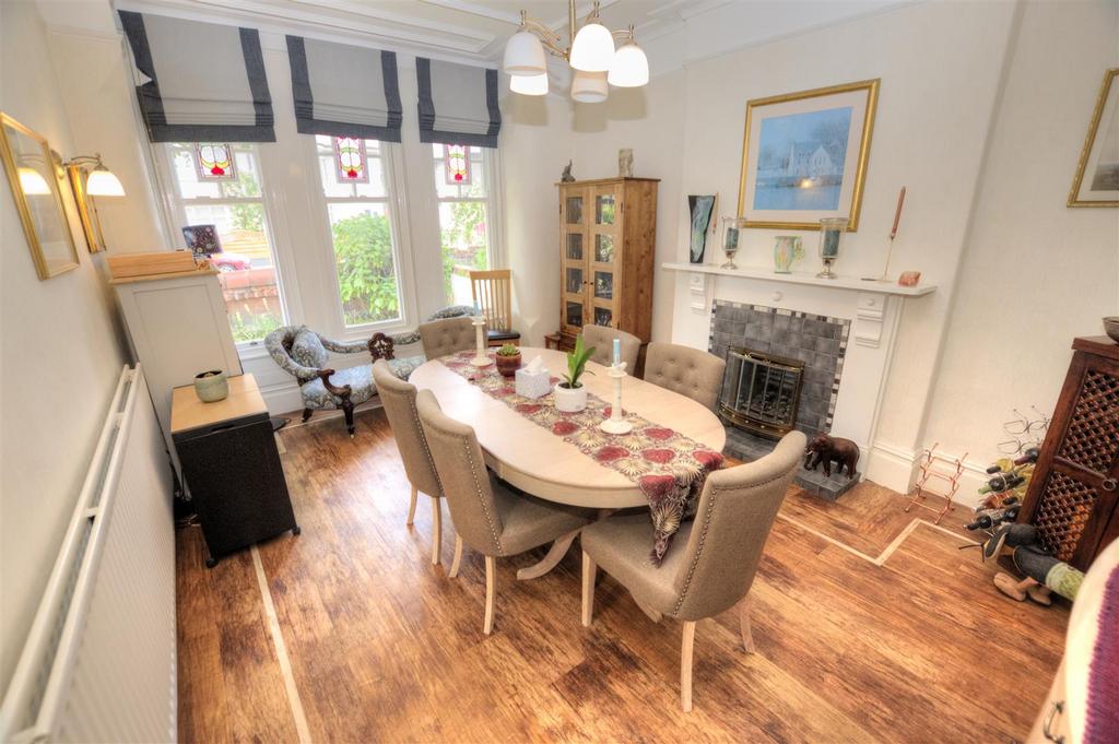 College Avenue, Liverpool L23 5 bed detached house for sale £585,000