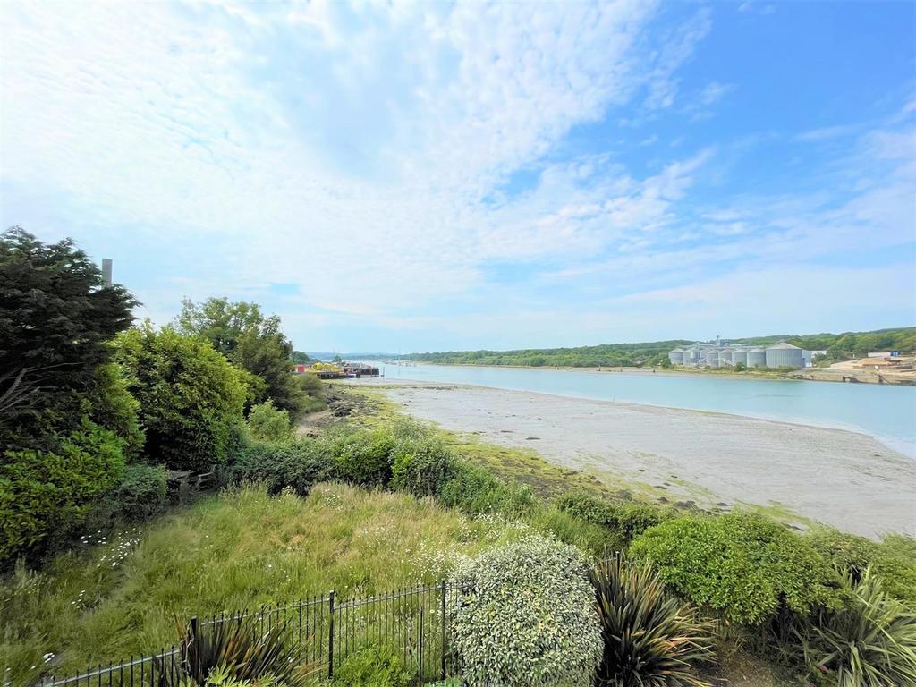 Medina View, East Cowes 2 bed property for sale £209,950