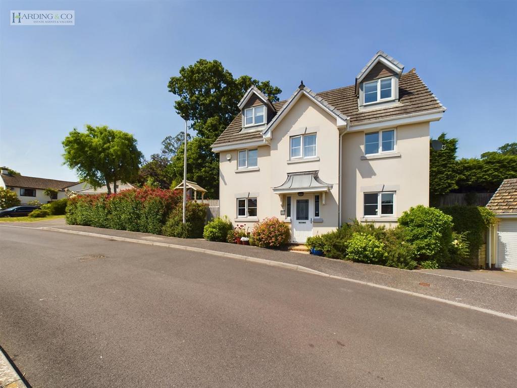 Goodwood Park Road, Northam 5 bed detached house for sale £550,000