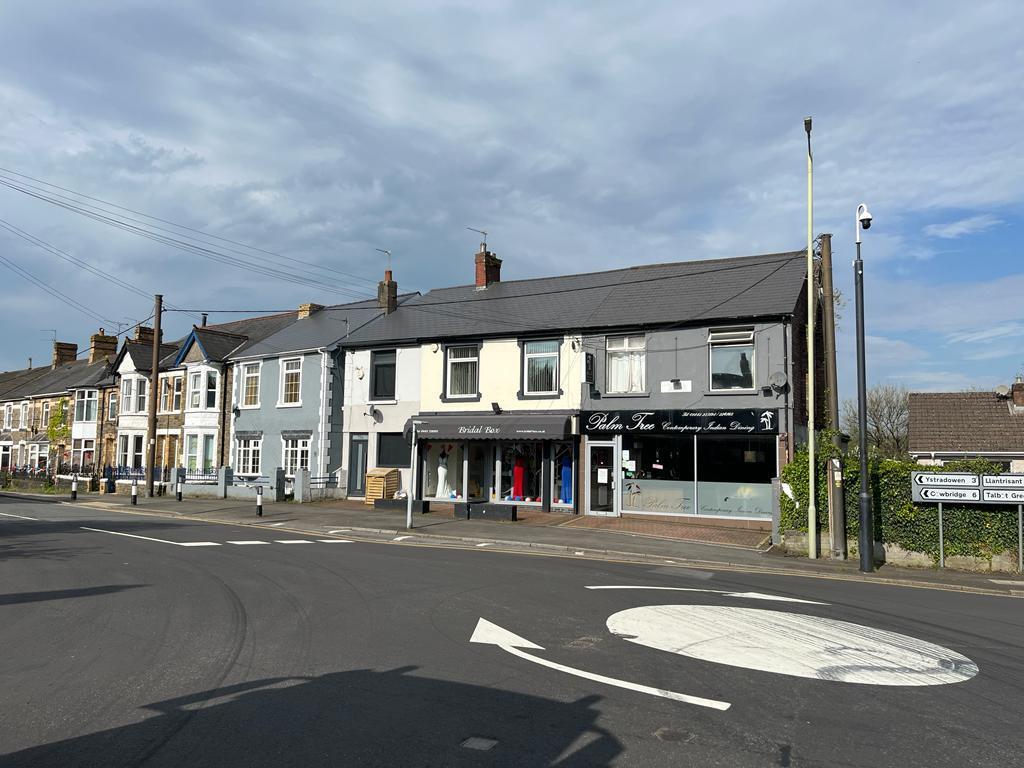 Three Storey Retail/Showroom, 77... Retail property (high street) £