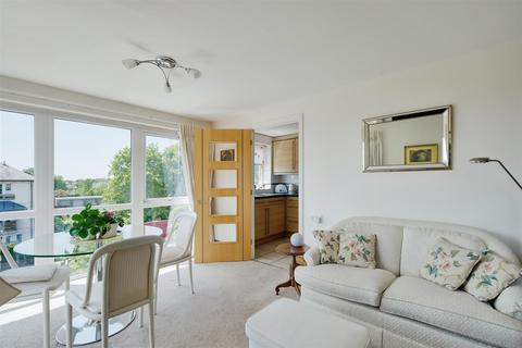 2 bedroom apartment for sale, Farringford Court, Avenue Road, Lymington, Hampshire, SO41 9PA