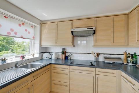 2 bedroom apartment for sale, Farringford Court, Avenue Road, Lymington, Hampshire, SO41 9PA