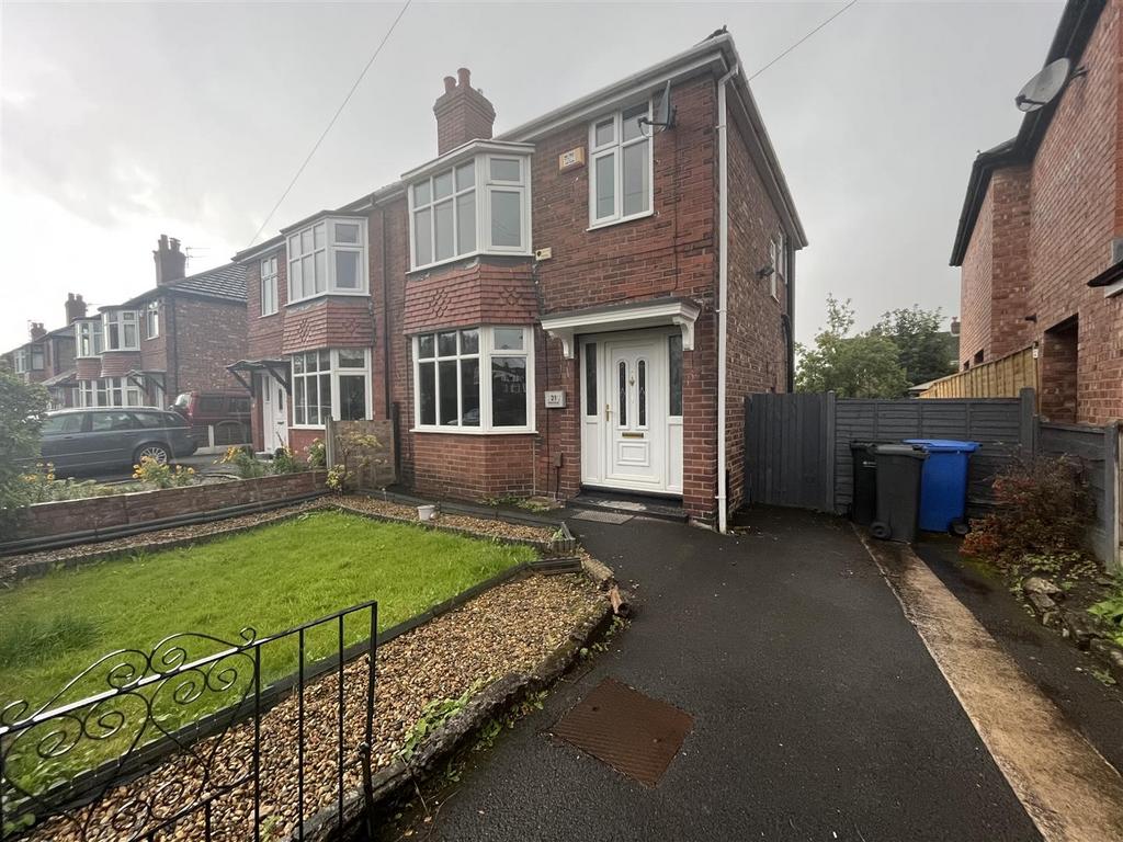 Rutland Road, Hazel Grove 3 bed semidetached house £1,400 pcm (£323 pw)