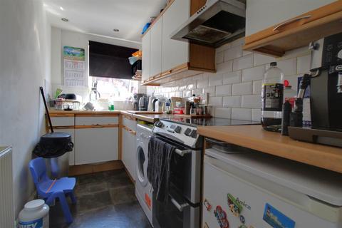 187 Stroud Road, Gloucester, GL1 5JT