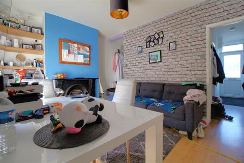 187 Stroud Road, Gloucester, GL1 5JT
