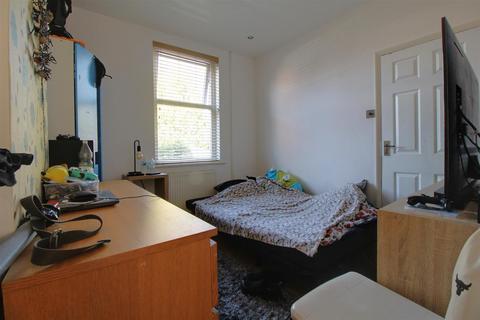 187 Stroud Road, Gloucester, GL1 5JT