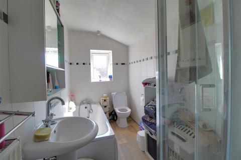 187 Stroud Road, Gloucester, GL1 5JT