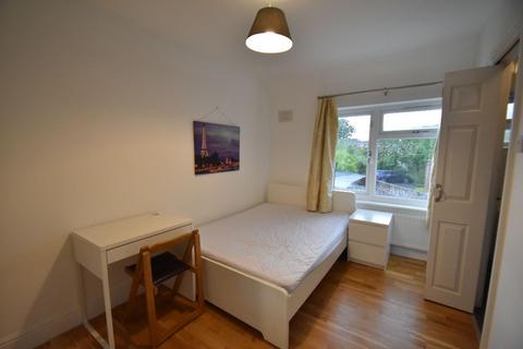1 bedroom in a house share to rent, Room @ Nestles Avenue  Hayes