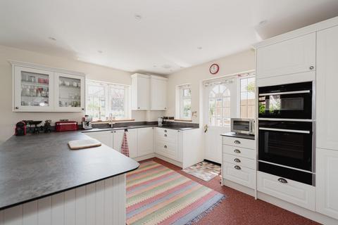 31 Hamilton Close, Epsom, KT19 8RG
