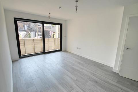 2 bedroom flat for sale, Watford WD19