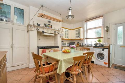 21 Ashgrove, Greengates, Bradford, BD10 0BP