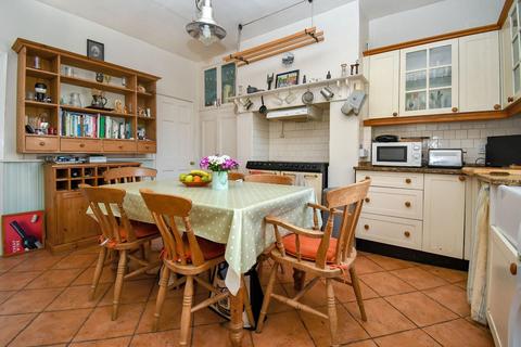 21 Ashgrove, Greengates, Bradford, BD10 0BP