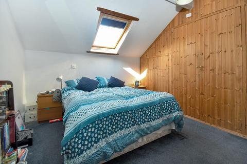 21 Ashgrove, Greengates, Bradford, BD10 0BP