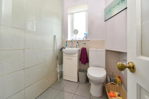 21 Ashgrove, Greengates, Bradford, BD10 0BP