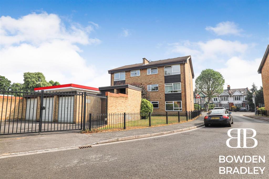 Aldersbrook Road, Wanstead 2 bed apartment £375,000