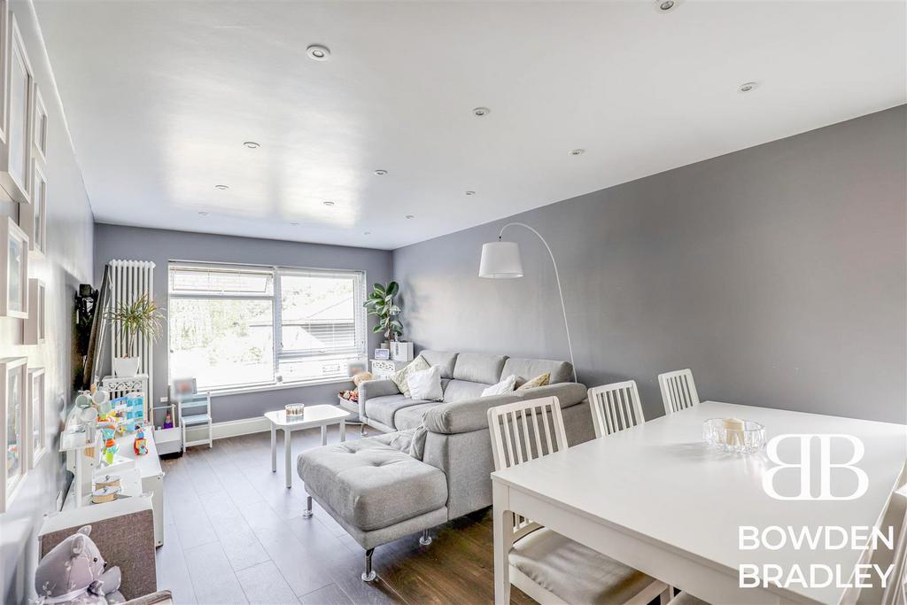 Aldersbrook Road, Wanstead 2 bed apartment £375,000