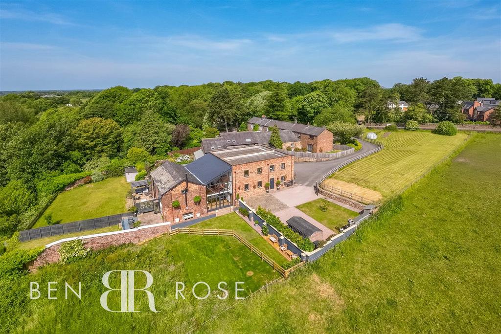 Dawbers Lane, Euxton, Chorley 3 bed semidetached house for sale £699,995