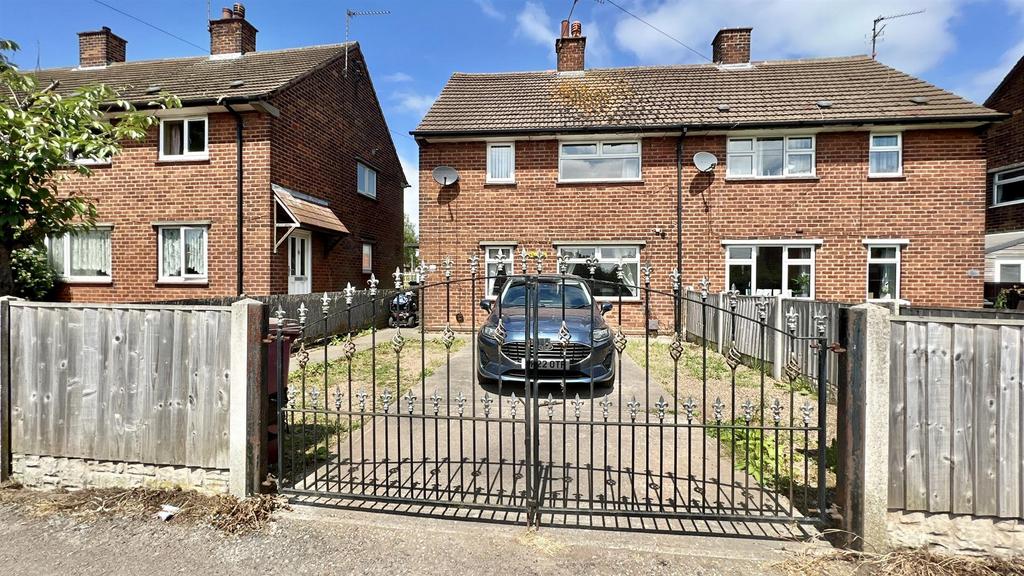 Recreation Road, Shirebrook, Mansfield 2 bed semidetached house for