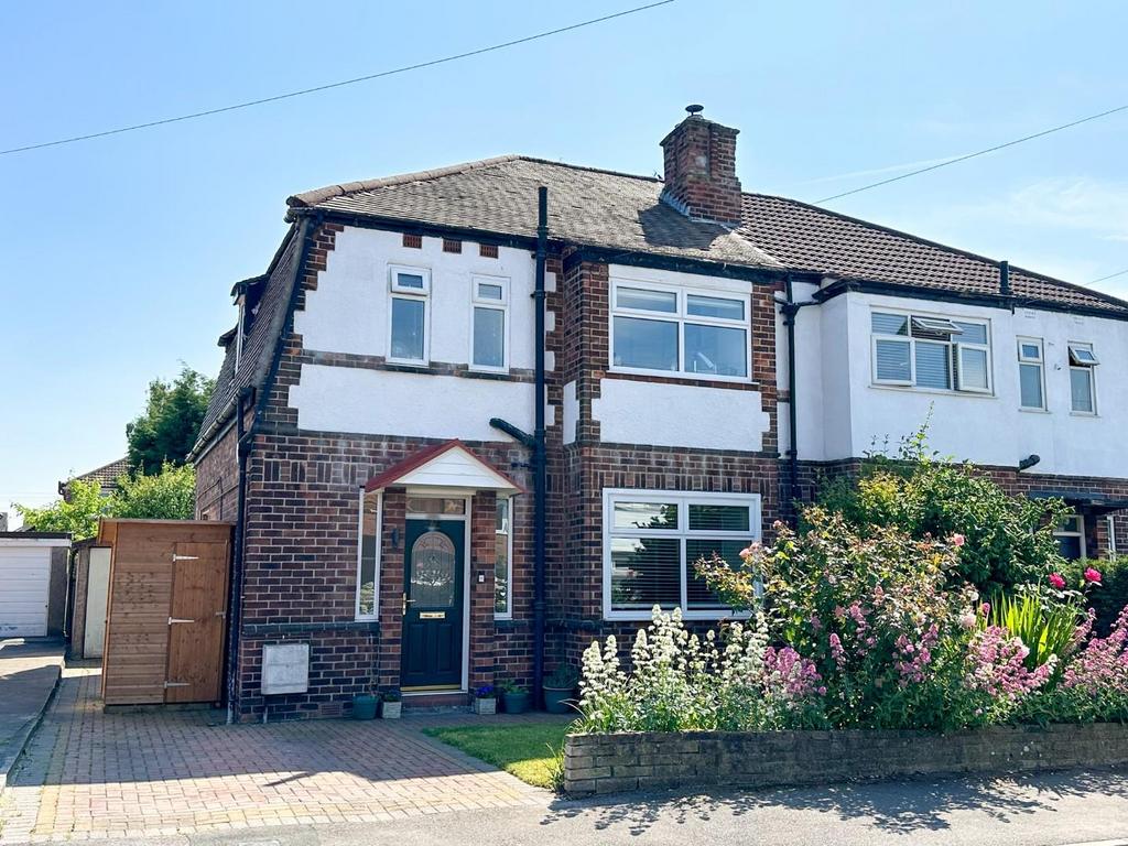 Berwick Avenue, Heaton Mersey, Stockport 3 bed semidetached house for