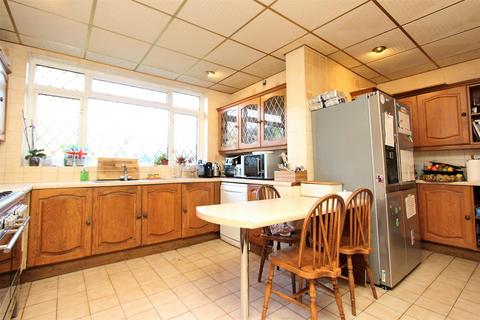64 Higher Drive, Banstead, SM7 1PQ
