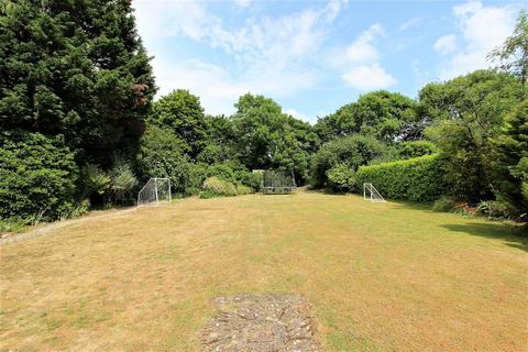 64 Higher Drive, Banstead, SM7 1PQ
