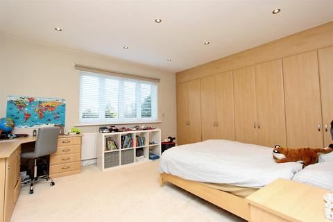 64 Higher Drive, Banstead, SM7 1PQ