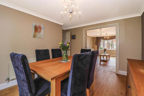 4 bedroom detached house for sale, Hull Close, West Cheshunt,