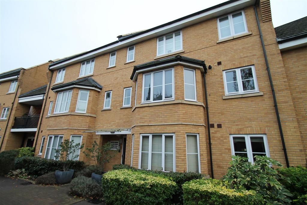 Bayswater Close, Palmers Green, N13 1 bed flat £1,400 pcm (£323 pw)