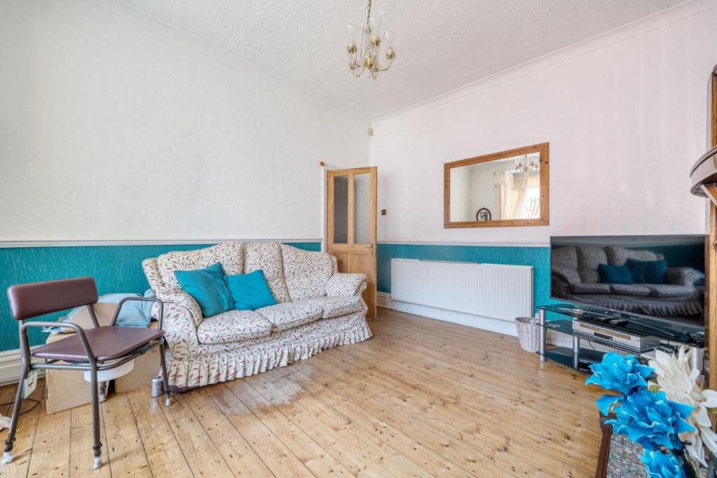The Avenue, Leigh 3 bed terraced house for sale £180,000