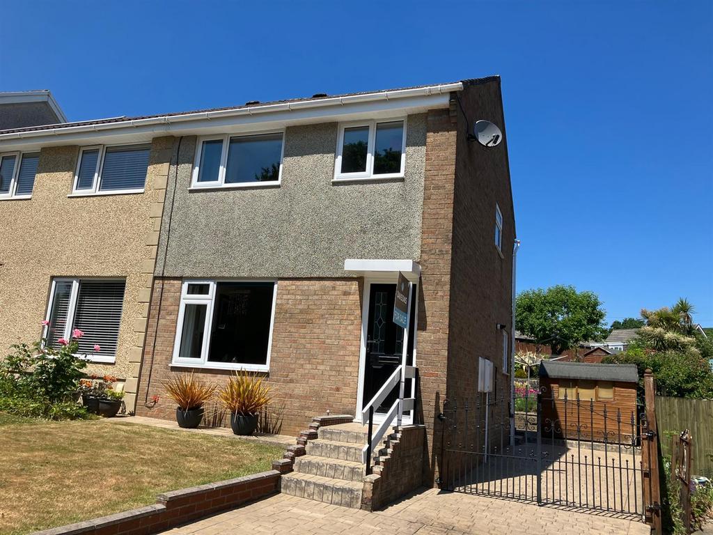 Heol Yr Eryr, Parc Gwernfadog, Morriston, Swansea 3 bed semidetached