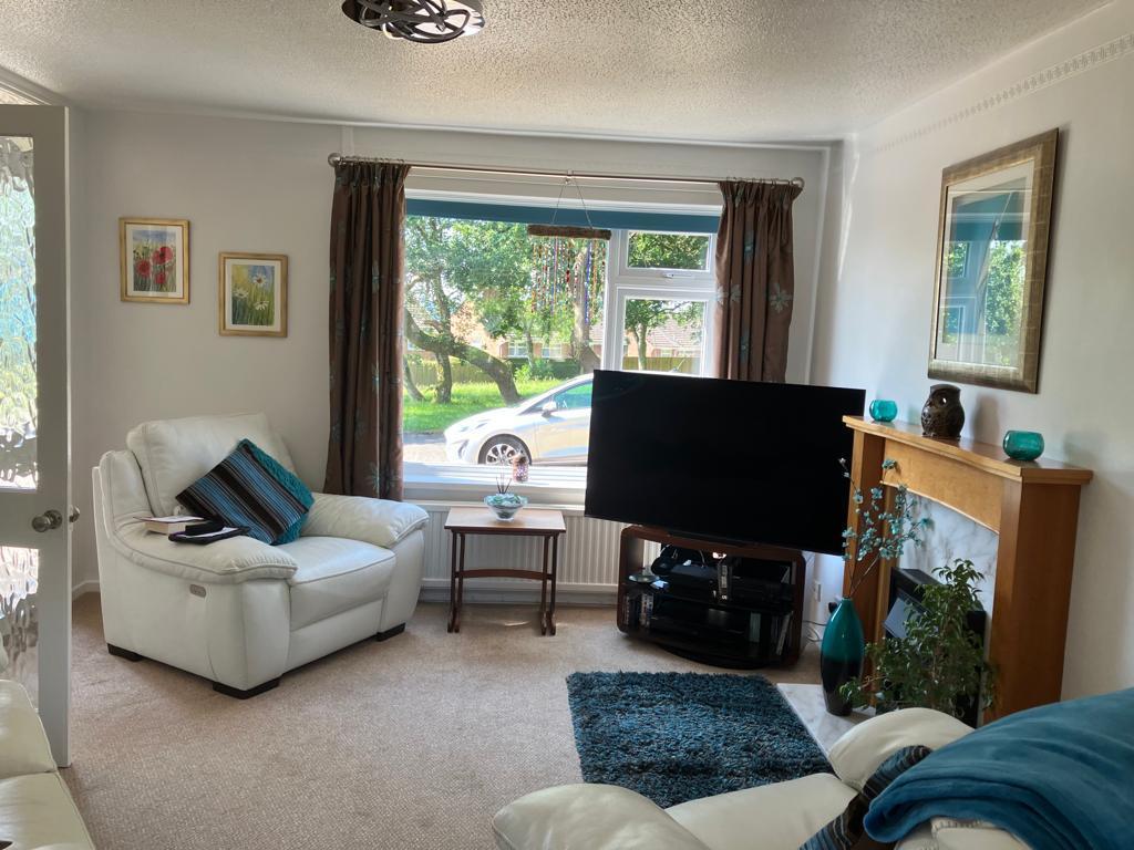 Heol Yr Eryr, Parc Gwernfadog, Morriston, Swansea 3 bed semidetached