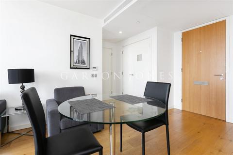 1 bedroom flat for sale, Strata Building, 8 Walworth Road, Elephant and Castle, London, SE1