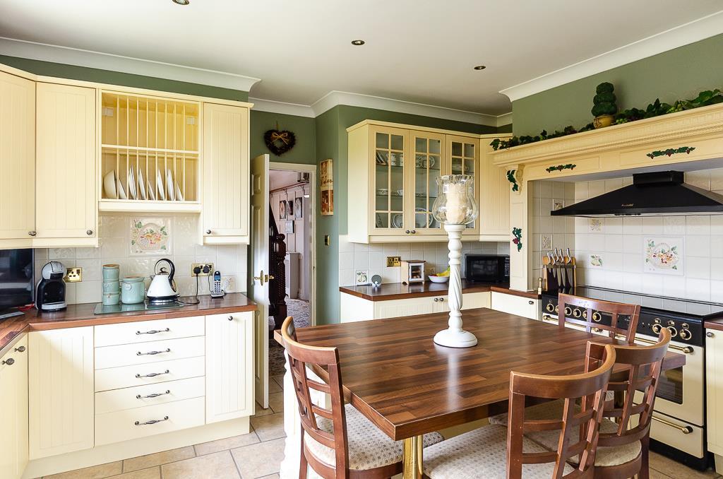 Holmpton Road, Withernsea 4 bed detached bungalow for sale £280,000