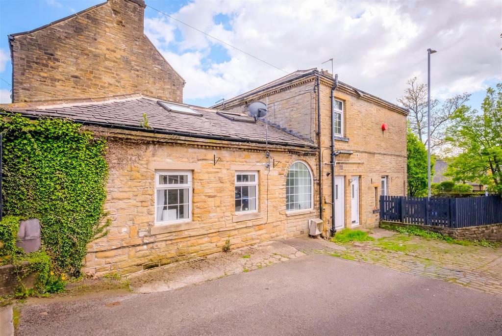 Burnley Road, Halifax 4 bed detached house for sale £400,000