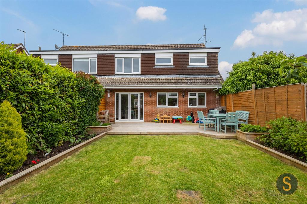 Garland Way, Aston Clinton, Aylesbury 4 bed semidetached house £475,000