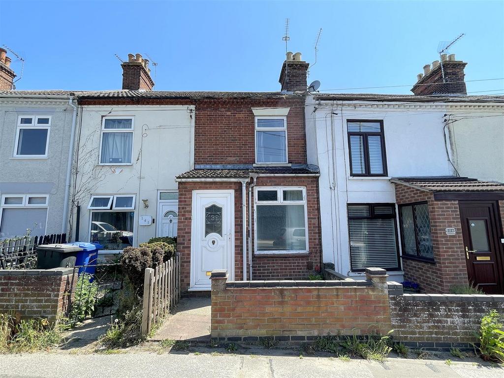 Gorleston Road, Oulton Broad, Lowestoft 3 bed terraced house for sale