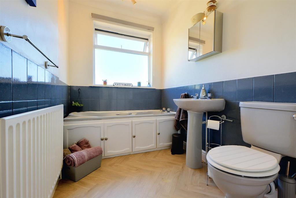 Bathroom 1.jpeg