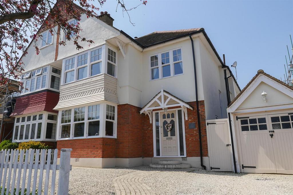 7 Hambro gardens, Leigh on sea 4 bed semidetached house £900,000