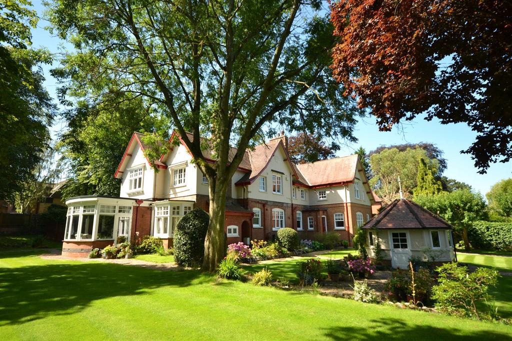 Knighton Grange Road, Stoneygate, Leicester 7 bed detached house for