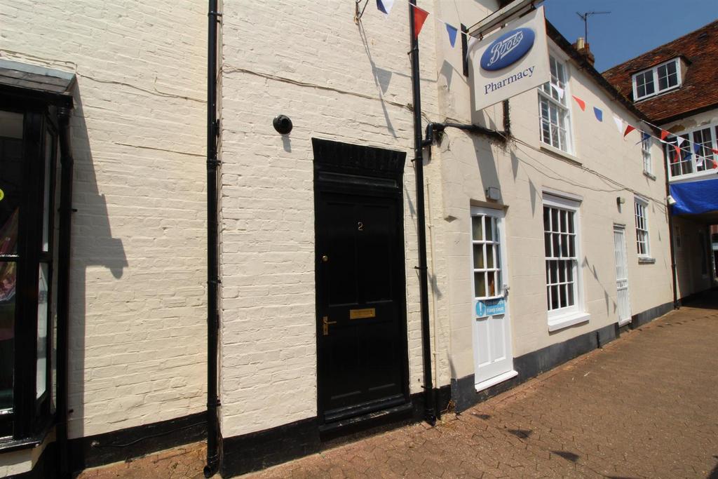 High Street, Stony Stratford, Milton Keynes 1 bed flat £850 pcm (£196 pw)